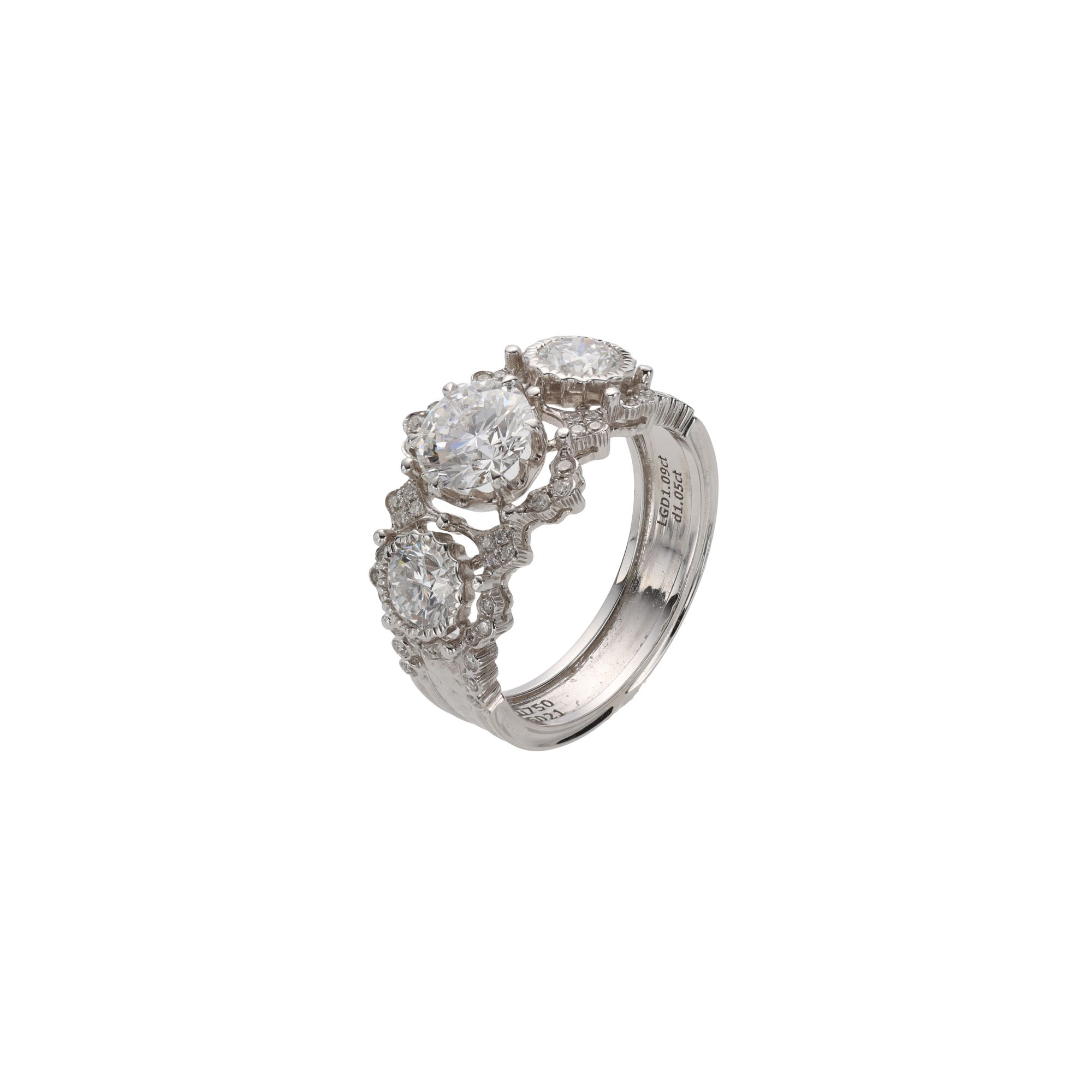 Round Cut Lab-Grown Diamond Ring in 18K Gold